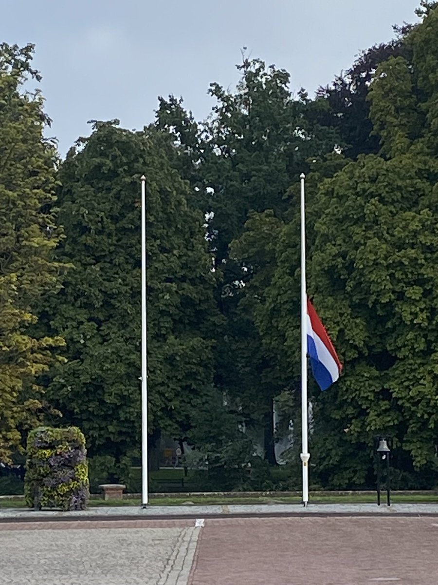 Ray15Kramer's tweet image. Gisteren op waardige en indrukwekkende wijze afscheid moeten nemen van onze zeer geliefde medewerker @FMW_NLDA luitenant-kolonel Ivor Wiltenburg MA op het Kasteel van Breda. Afscheid van een familieman, collega, vriend en bijzonder mens. We gaan je intens missen. Lest we forget.