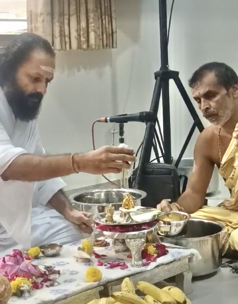 JGDSwamiji's tweet photo. #SravanRudraPuja2023 today morning Pooja from #Naroda #Ahmedabad #VDSGujarat.
@AOLGujarat @Vaidicpujas https://t.co/TA77hXOkvw
