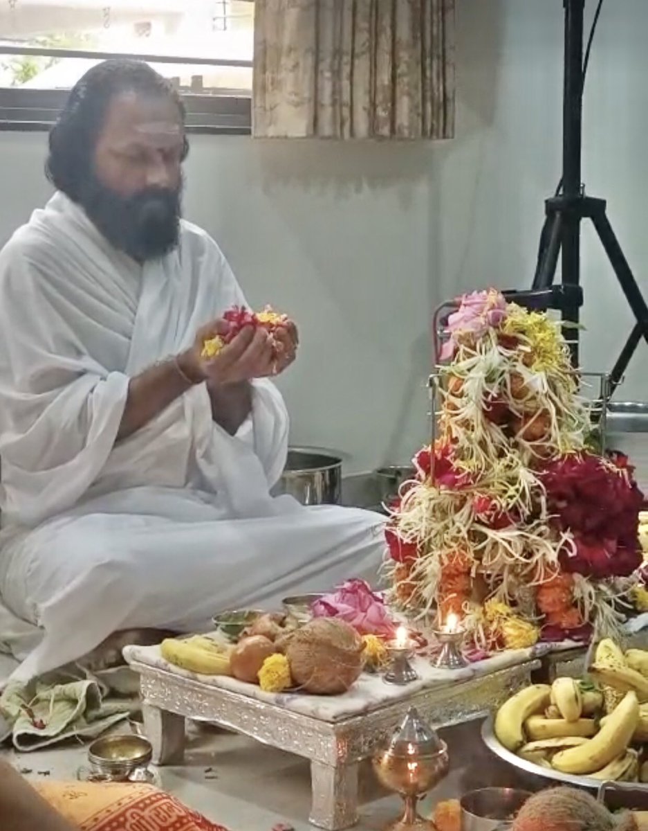 JGDSwamiji's tweet photo. #SravanRudraPuja2023 today morning Pooja from #Naroda #Ahmedabad #VDSGujarat.
@AOLGujarat @Vaidicpujas https://t.co/TA77hXOkvw