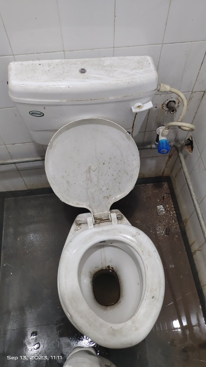 1PradeepBodh's tweet photo. Not cleaned toilet near homeopathic department room number 212 dr. Hedgewar hospital karkardooma New Delhi @ArvindKejriwal @MCD_Delhi @DrHedgewarHosp @HelthMinistry @ministerhelth1 @CMODelhi https://t.co/zKTGN6DbdK