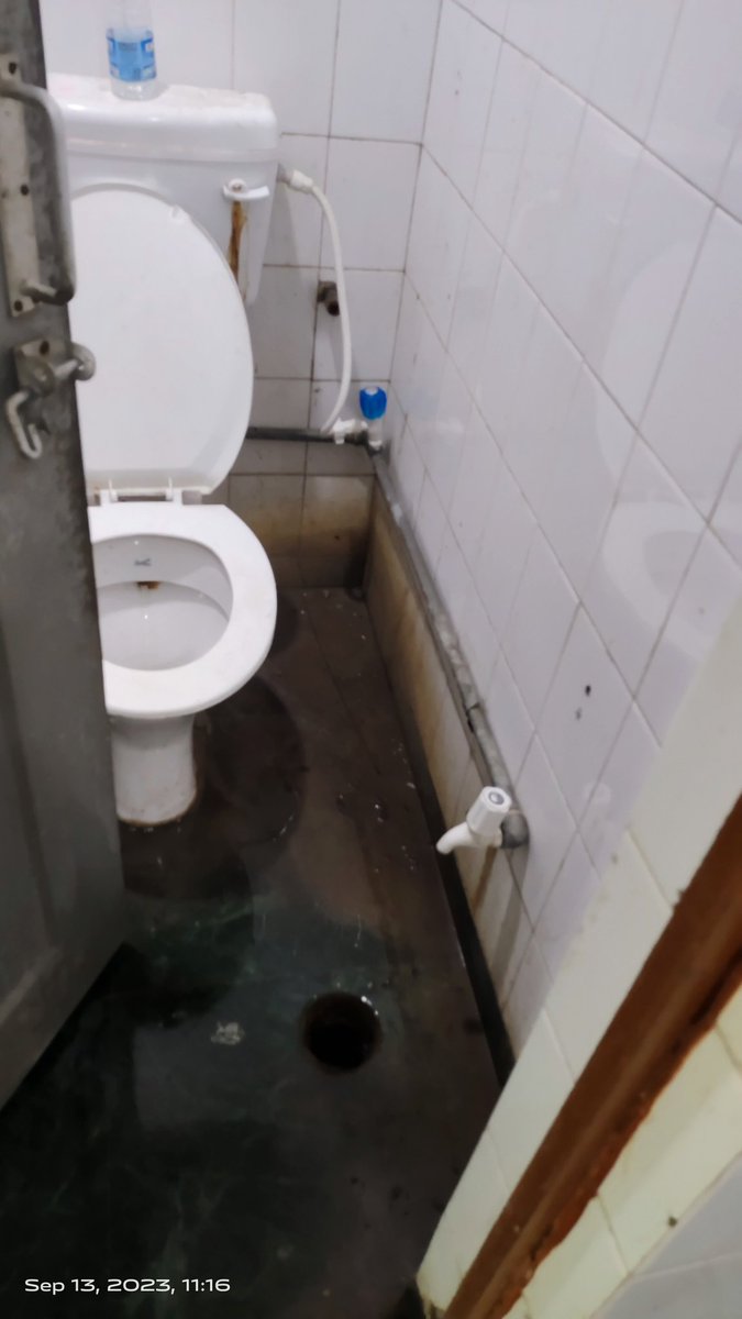 1PradeepBodh's tweet photo. Not cleaned toilet near homeopathic department room number 212 dr. Hedgewar hospital karkardooma New Delhi @ArvindKejriwal @MCD_Delhi @DrHedgewarHosp @HelthMinistry @ministerhelth1 @CMODelhi https://t.co/zKTGN6DbdK