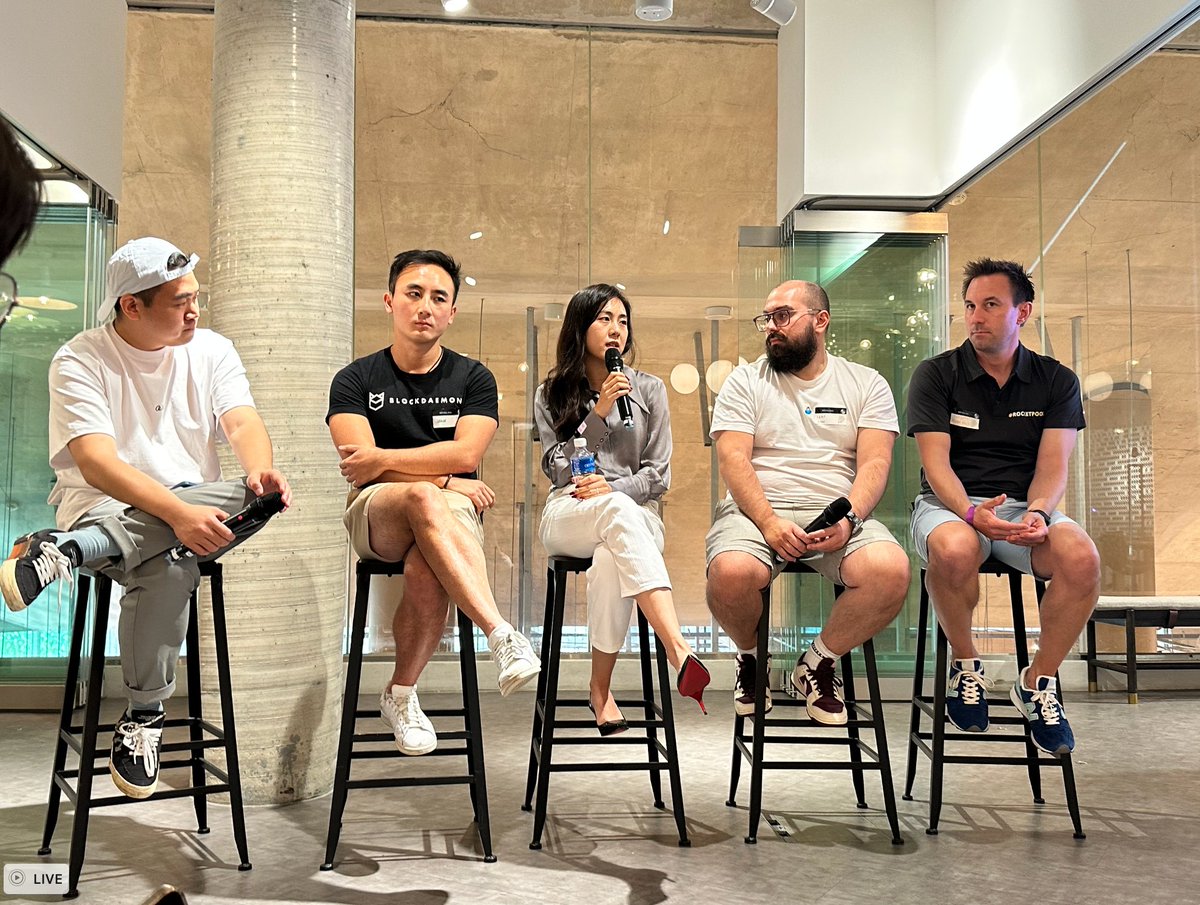 HashKeyCloud's tweet photo. So happy to be invited to the #MEVday Asia by @blocknative ! 

Kathy Qu, Research Manager of @HashQuark joined the panel discussion and shared her insights on #Staking and restaking. 

#Token2049 https://t.co/W4OJJ7kP2f