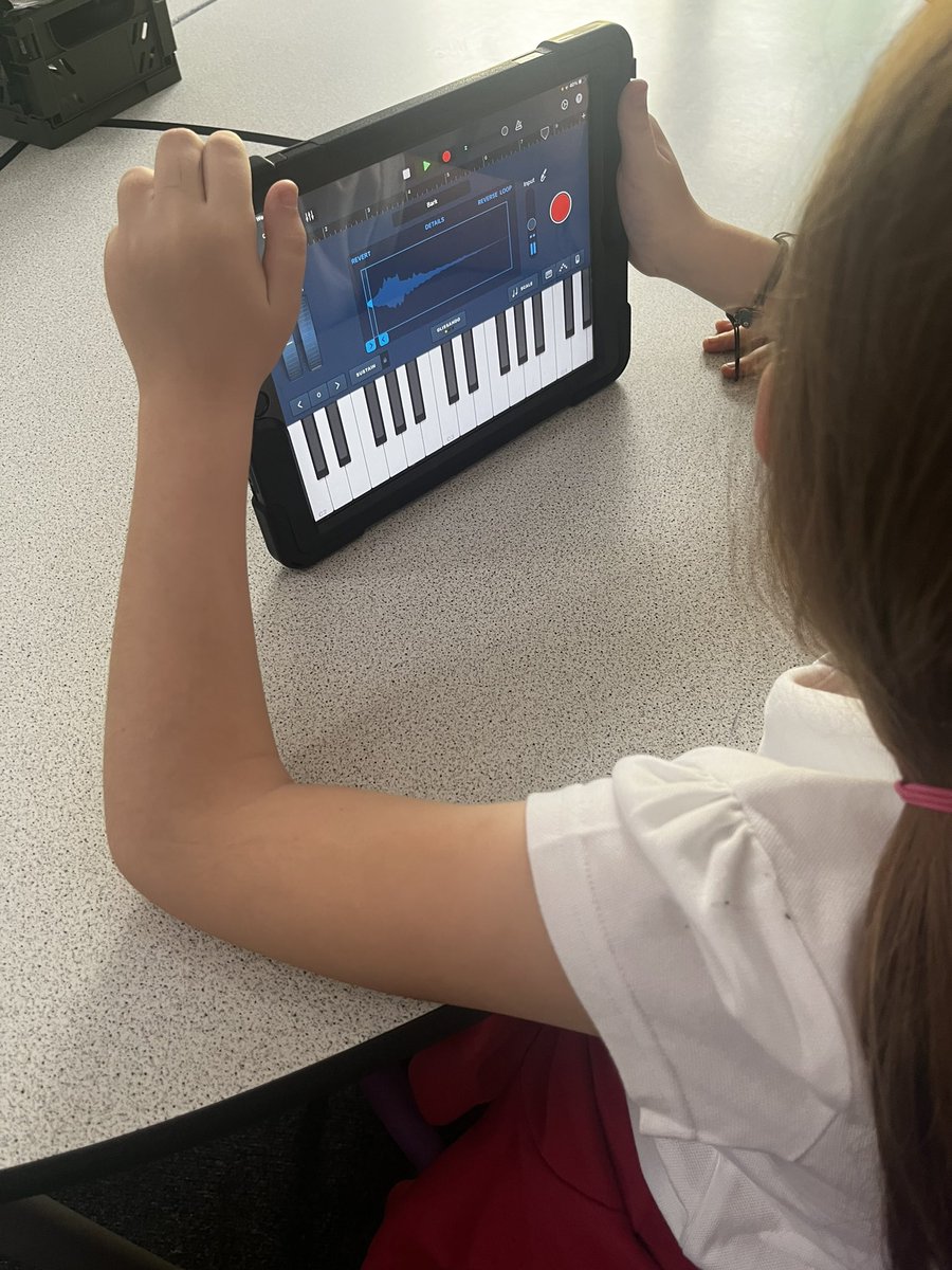 singergise1's tweet photo. Tune in to #singergiseradio on https://t.co/mJpMAo53KE today at 1:45pm to hear the Yr 4 children @garntegprimary present their first #DJ4aDay show. #presentersofthefuture #expressivearts #creativecommunication #primaryeducation #innovativelearning https://t.co/MeYott0rwr