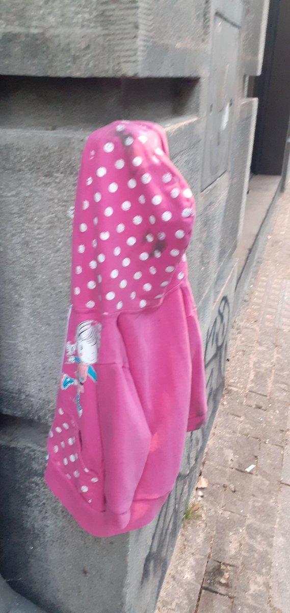 TRAŽIMO PRINCEZICU KOJA JE IZGUBILA OVAJ DUKSIĆ U STROGOM CENTRU BEOGRADA❗❗❗
MOLIM RT.