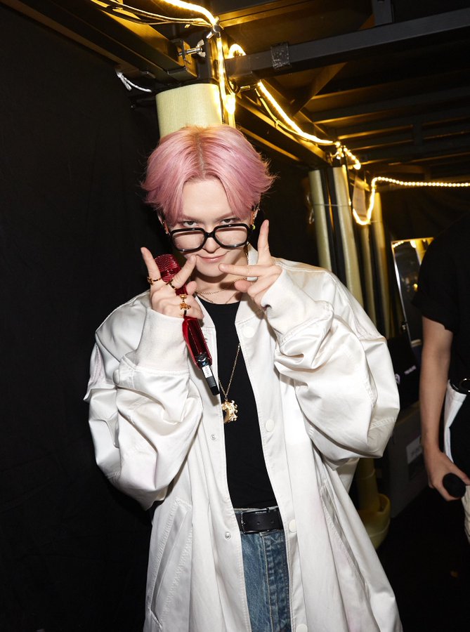 As though he were a picture of incomparable charm, his physical appearance was like a living painting or a piece of art in its own right. It was almost as if he were the prince from one of those amazing fairy tales the way he carried himself with such self-assurance and grace.