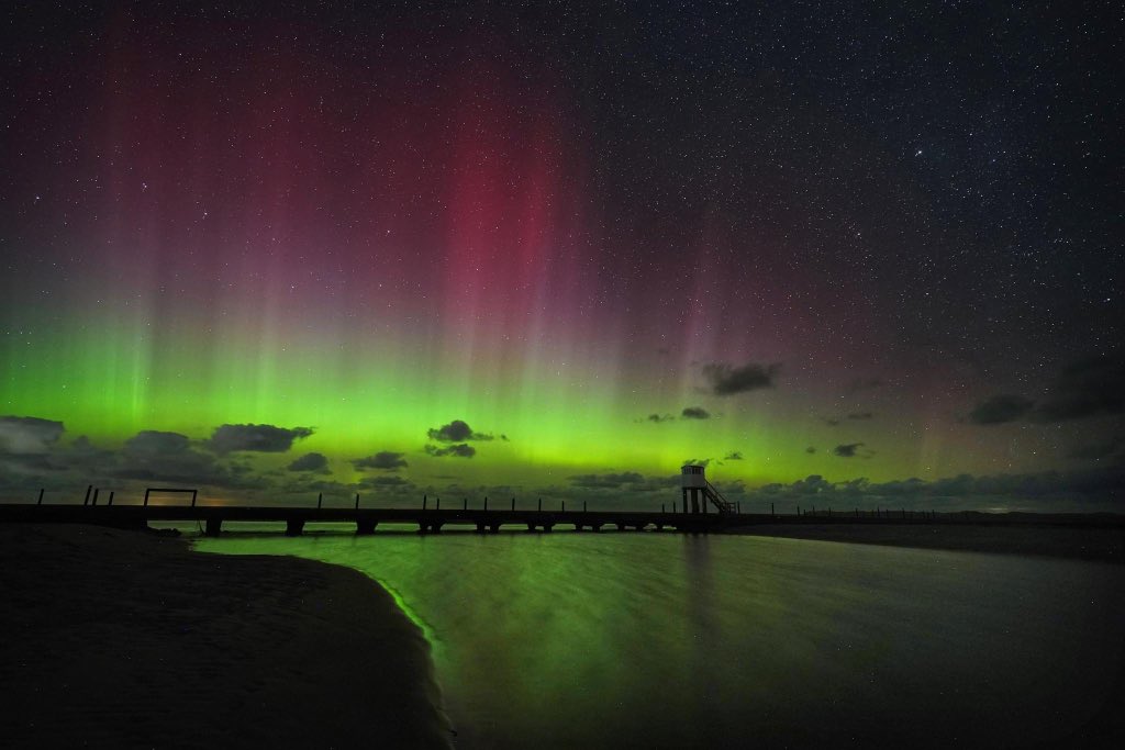 owenhumphreys1's tweet image. What an incredible start to the Aurora season up at the refuge hut @HolyIslandCause in #Northumberland just after midnight #weather @PA @ChronicleLive @StormHour