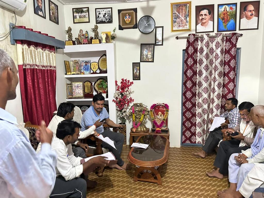 mlachandla's tweet photo. आज दिनांक 13.09.2023 को मेरे लवकुश नगर स्थित आवास में क्षेत्र की जनता ने आकर मुझसे मुलाकात की उनकी समस्याओं को सुना , संबंधित अधिकारियों को निराकरण के निर्देश दिए। उनका हालचाल जाना ।
#NarendraModi
#ChouhanShivraj
#JM_Scindia
#OfficeofSSC
#vdsharmabjp
#Madhyapradesh_news
#bjp4chhatarpurmp
#mp
#chandlavidhansabhabjp
#BJP4MP
#BJP4India
#mlachandla
#mlarajeshprajapati
#राजेश_कुमार_प्रजापति
#विधायक_चंदला_छतरपुर
#RajeshPrajapatimla