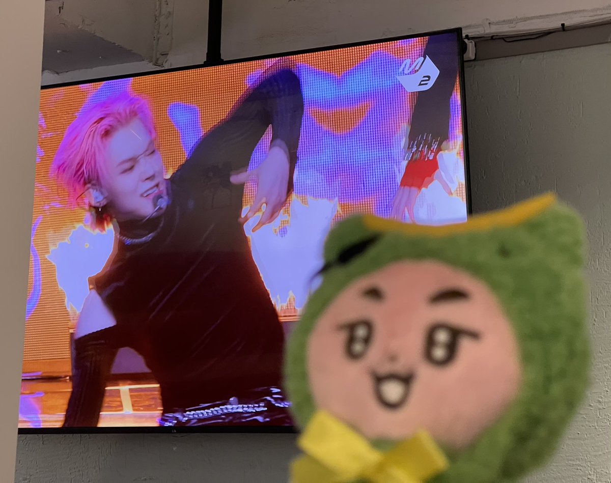 lucky5926's tweet photo. 서면 카페 모멘트🎂
세트메뉴가 맘에들구 4컷촬영이 가능해서 인형들이랑 촬영하는 재미도👍 큰화면으로 연준직캠볼수 있어서 더욱더 좋은시간 보낼수있었어욥🎂

 #모아_이리와서_연준생파하자 https://t.co/VMI5reInkh
