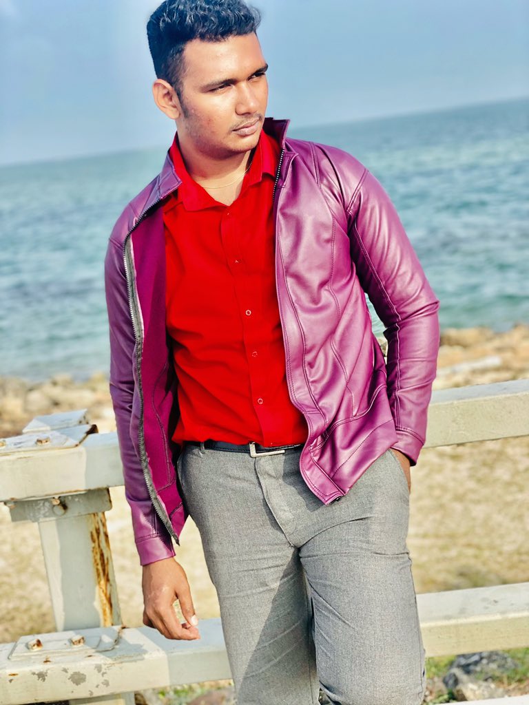 CinemarkSk's tweet photo. Just stepped out in my pink jacket and feeling like a total fashion icon! Who says guys can't rock a pop of color? 💁‍♂️🌈 #FashionForward #PinkPower https://t.co/zIFDNl6FYD