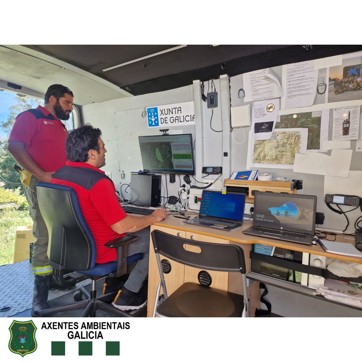 APRAFOGA's tweet photo. 3️⃣/3️⃣... para o entrenamento e a mellora do traballo en equipo, a adaptación ó uso de novas tecnoloxías e a profesionalización na extinción de incendios forestais. Todo isto e máis é o que facemos os #AxentesAmbientais.
#UDEX
#UIFO
#PMA
#SEMOP
#XeocodeLittle https://t.co/FpOV4S9K2s