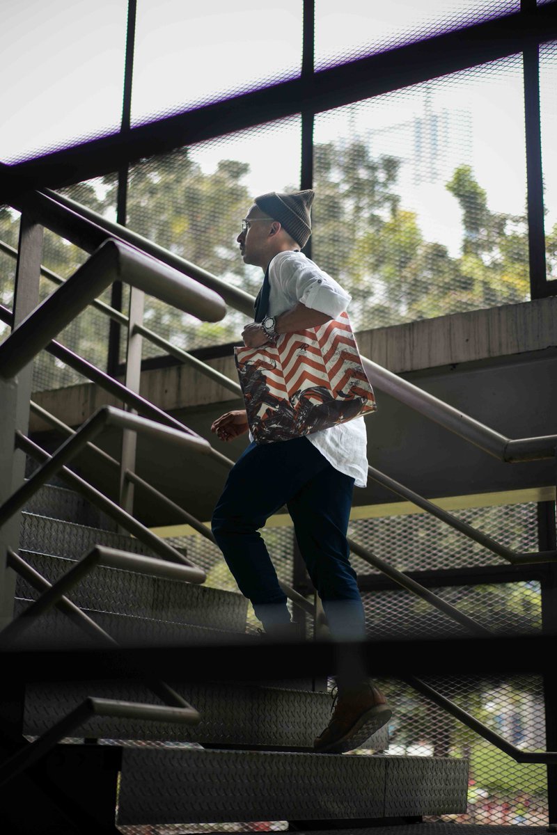 Our latest collection of Tulisan AIR, is back with its Daynight Route artwork! Symbolising warmth, earthiness, and a sense of stability, we have made this artwork an exclusive addition to our Gusto Tote collection in the Orange Brick colour.

See more: tulisan.com/collections/ar…