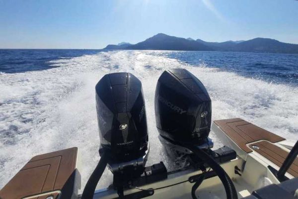 Essai en mer du Navan C30 : un commuter avec une carène qui passe partout 
👉 bateaux.com/article/44035/…