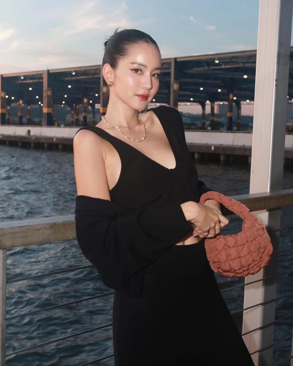 BOW_MUSEUM's tweet photo. So glad I’m here at COS AW32 Fashion Show in NYC 

@cosstores
#COSThailand #COSAW23
#CosxBowMaylada #NYFW
#โบว์เมลดา #bow_maylada #lekteeradetch https://t.co/45FazqYyTF