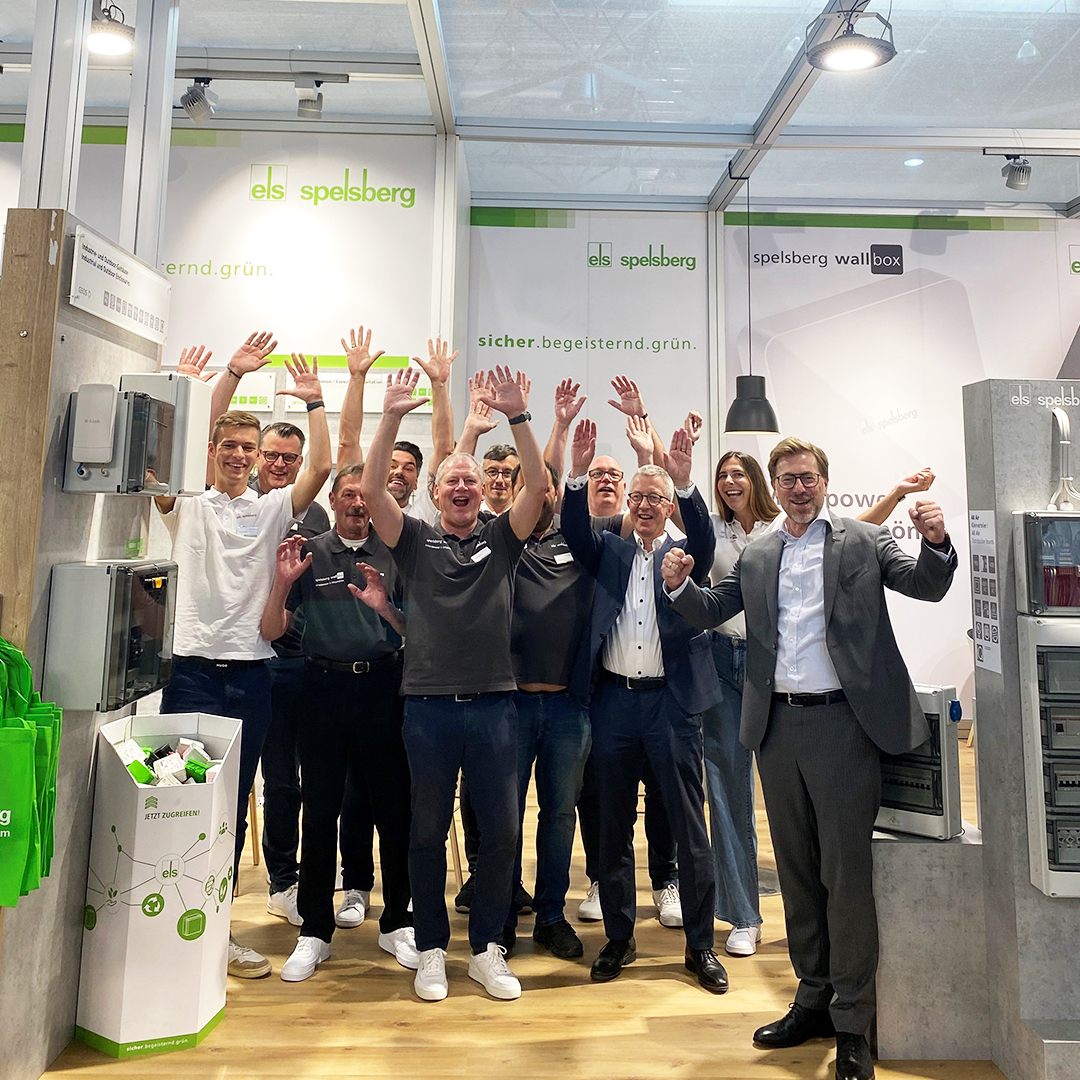 Seit gestern ist unser Team auf der #efaON in #Leipzig am Start. 💪 Besucht uns noch bis Donnerstag, den 14.09. in #Halle5StandE13. 🤝

Kostenlose #Tickets 🎫 bekommt ihr mit dem #Code EFAON23SPELSBERG hier: go.spelsberg.de/l/646013/2023-…