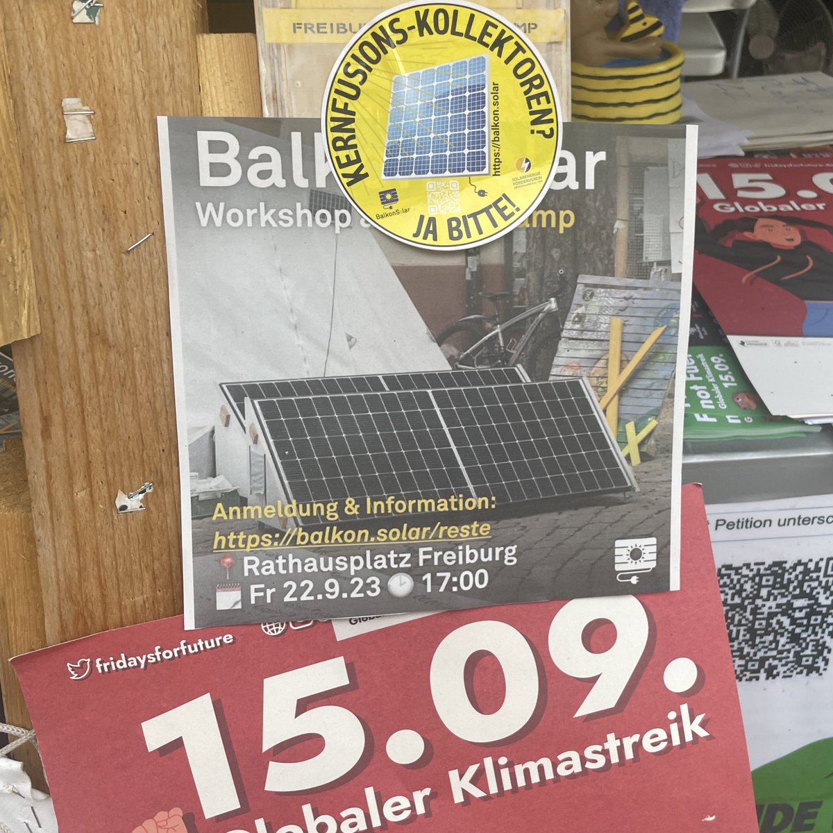 balkonsolar's tweet image. 🪧 Am 15.9. ist #klimastreik – in #Freiburg auf dem Platz der alten Synagoge.

⚒️ am 22.9 um 17:00 informieren wir am #Klimacamp über #Balkonsolar und es gibt die Möglichkeit DIY Upcycling BalkonKraftwerke zu erwerben! 
Balkon.Solar/Reste 

#kernfusion #balkon