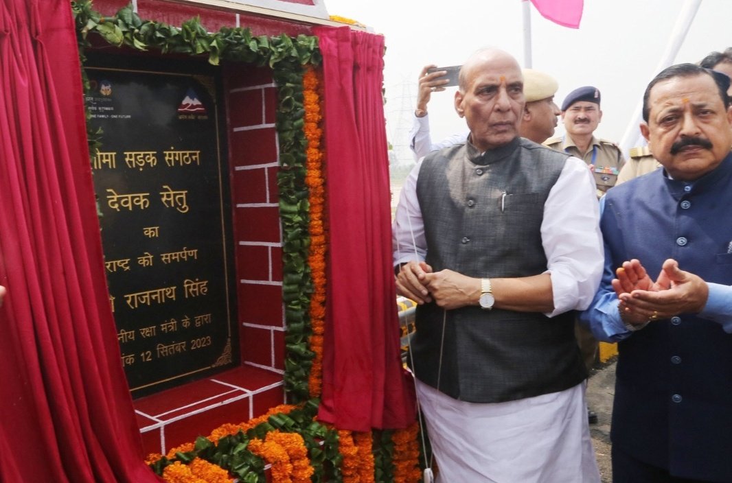 FatimaB62073964's tweet photo. #Nechiphu #Tunnel built  in Arunachal Pradesh, was inaugurated by Defense Minister #RajnathSingh. 
@464646🇮🇳🇮🇳🇮🇳
@Baramulla46 
@awazebaramulla 
@ChinarcorpsIA 
@RUBARUBARAMULLA 
@GreaterKashmir 
@Inspmuddasir 
@rkshpandeykol https://t.co/mqEMqo9BCp