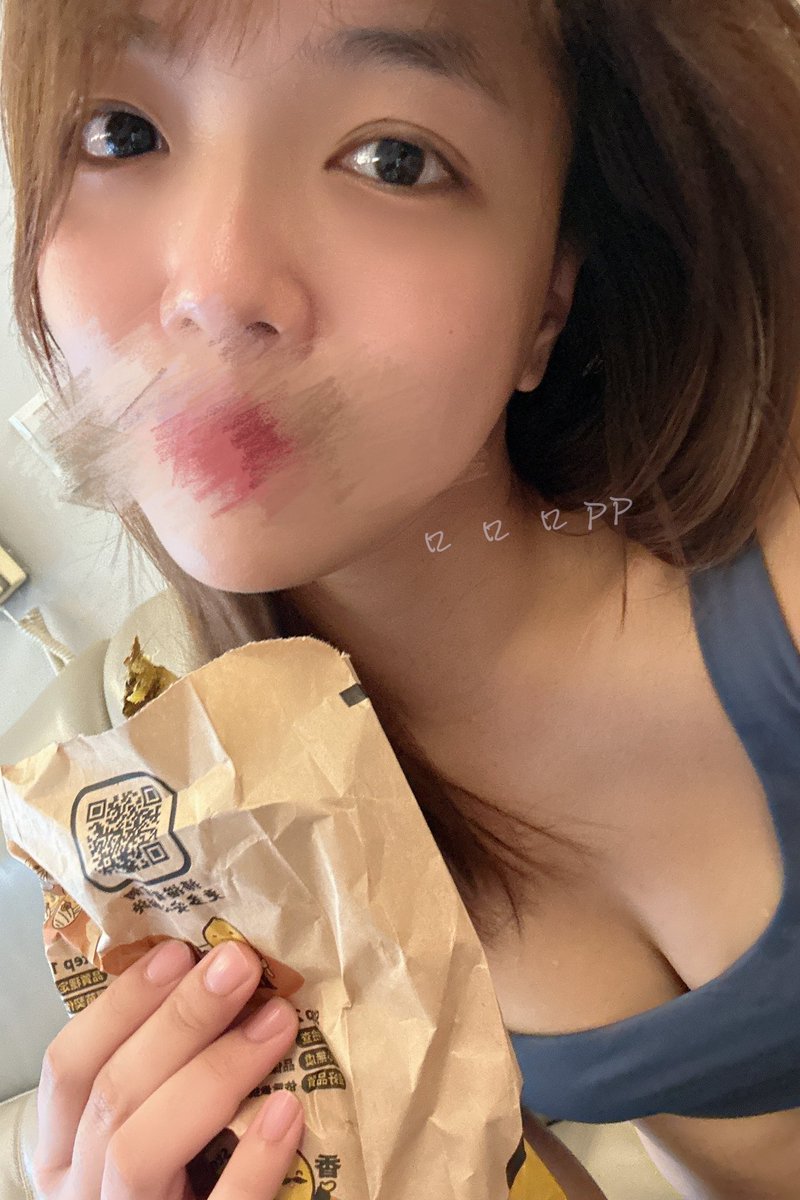 ppp20220202's tweet photo. 受挫的第一堂課
天使倒掛要加油
好想大力啃雞排
卻吃著地瓜
#口口口 https://t.co/XESMlu9D00