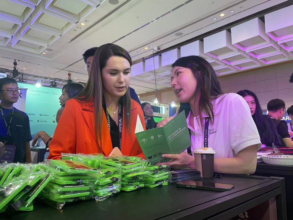 JuAngela3's tweet photo. @token2049 booth K19 📍
🐝BeezTrip is still ""buzzin""

#Token2049 #flights #Hoteles #Booking #cryptocurrencies https://t.co/mKkZ8IuInS