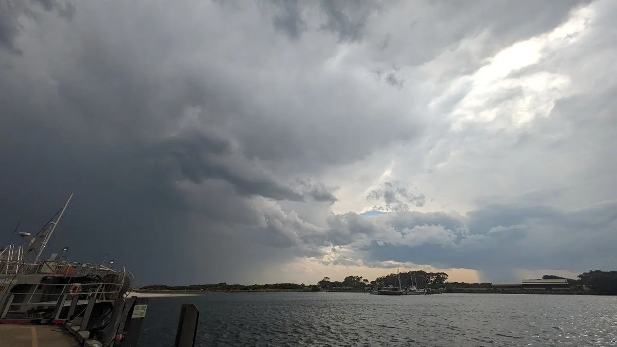 Here's the view from Bandy Creek of today's storm rolling into Esperance. It's been hot and windy, and now we've got big fat raindrops and distant thunder and lightning. #waweather #wastorms #esperance #PerthWeather #PerthStorm