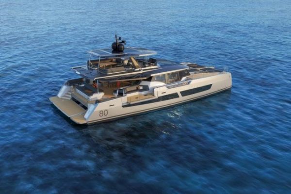 Power 80, Fountaine Pajot rentre sur le marché des catamarans à moteur de luxe 
👉 bateaux.com/article/44036/…