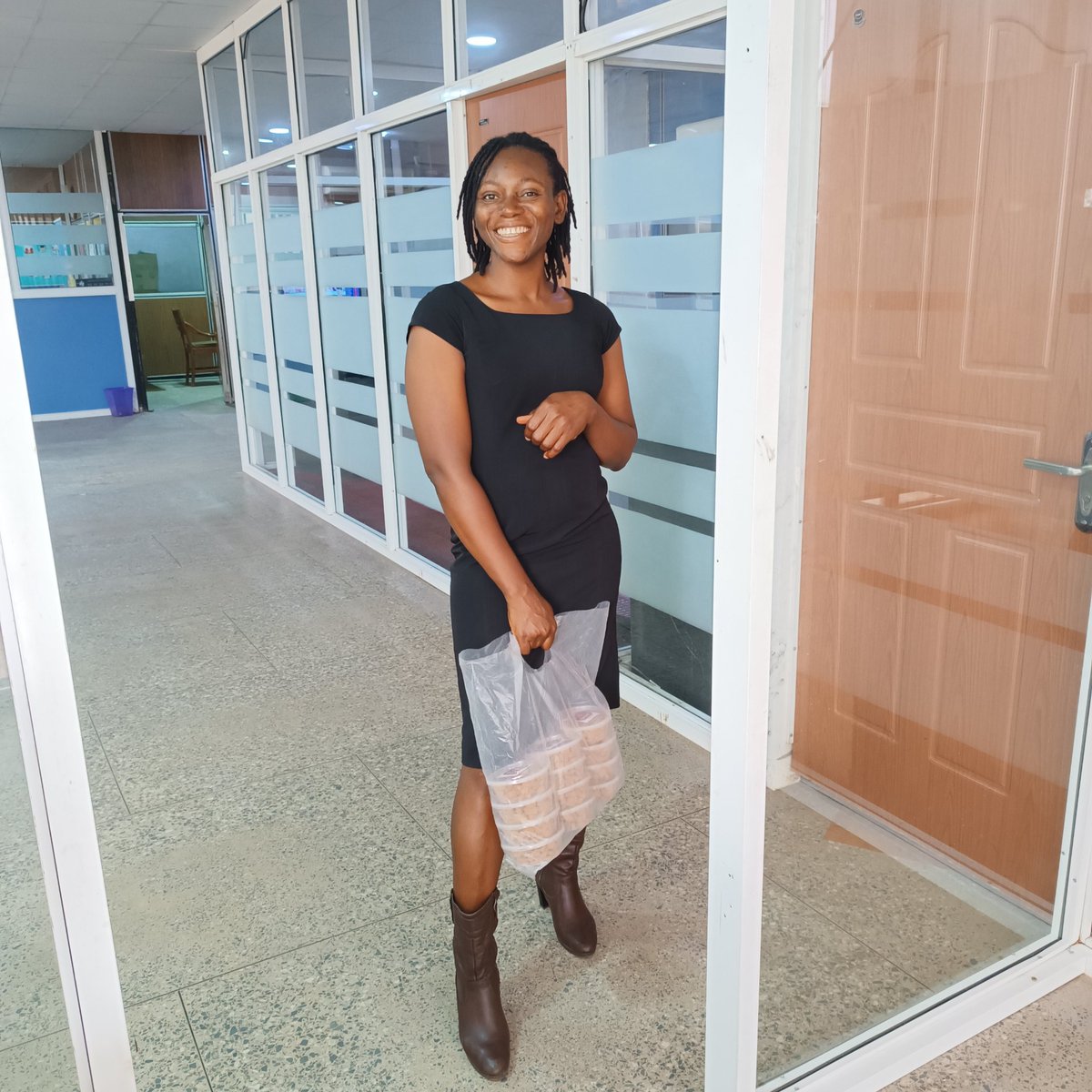 Serving quality snacks with unmatchable smile is what I do for a living, allow me give you a taste of it.
08101746339 is the number to whatsapp to place your order