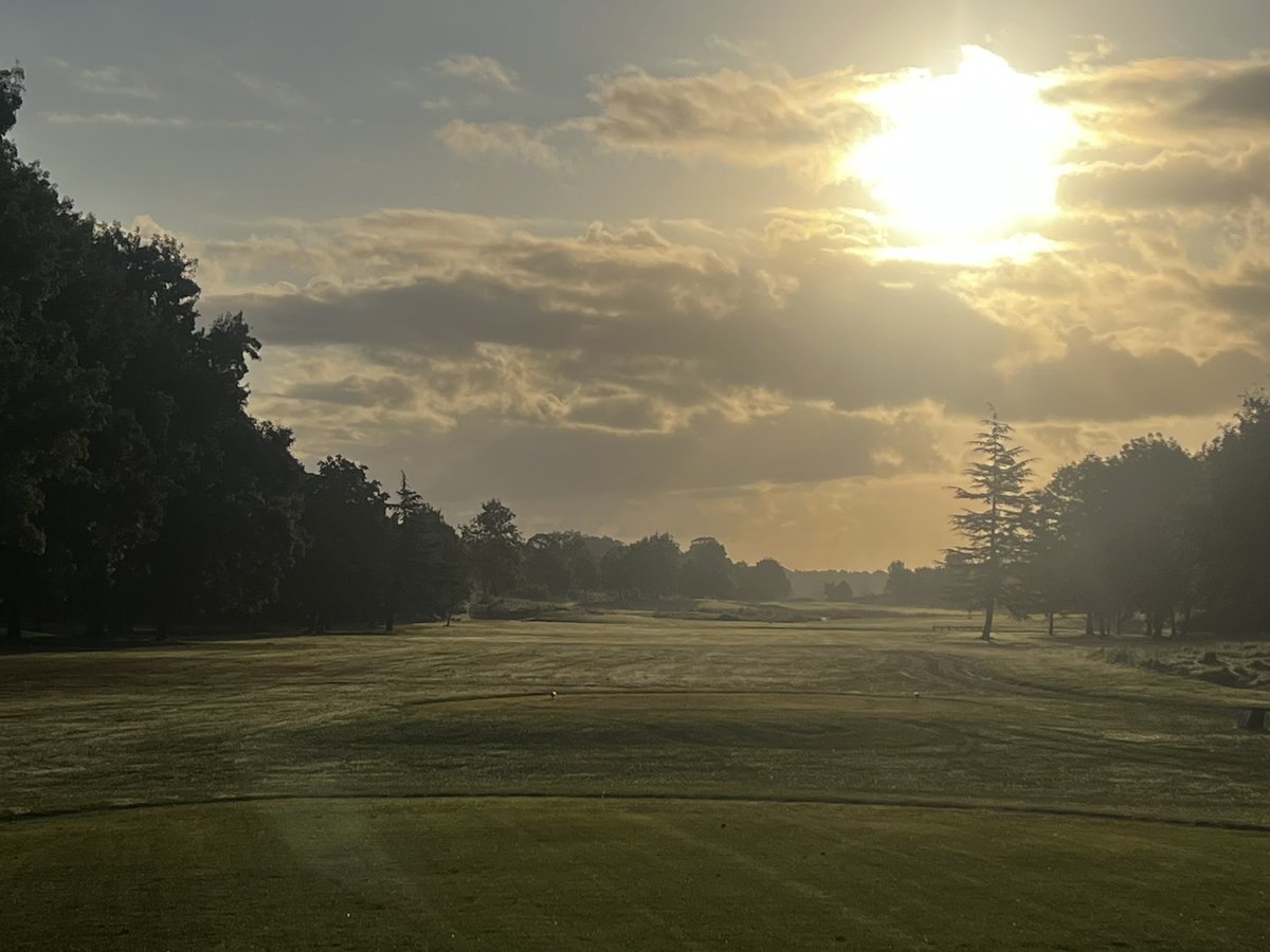trickgolfshow's tweet photo. Sunrise @ThonockPark ahead of today’s #DavidEdwards Invitational #CharityGolfDay in aid of @ProstateUK Big Shoutout to the Greens Staff #KarstenLakes looking fabulous ⛳️👏 https://t.co/52w5rPgPdu