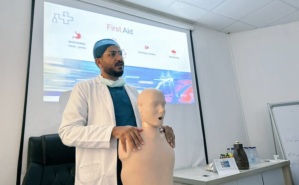 jazan_health's tweet photo. #صحة_جازان ممثلًة بالقطاع المركزي تنفذ دورة تدريبية في الإسعافات الأولية والإنعاش القلبي الرئوي لممرضات الطوارئ بمراكز القطاع، تهدف الدورة إلى تدريب الممرضات على المهارات الأساسية وآلية التعامل مع الحالات الطارئة التي تستدعي تصرف عاجل وسريع لحين وصول الطاقم الطبي. https://t.co/WmTVkh4a64
