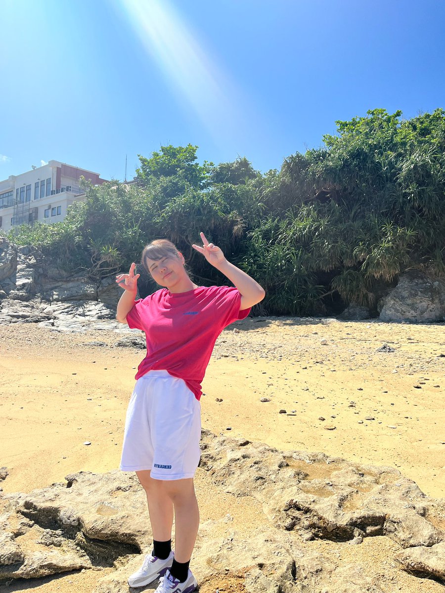 dance_moe_'s tweet photo. はいたーい🌺
沖縄の海で写真を撮ってもらいました🐬🫧
めっちゃ海な綺麗で心が癒されました(* ´  ` *)ᐝ
太陽が眩しすぎて全然目が開けられなかった👀

#沖縄 #海 #保育専門学生 https://t.co/NwuXKr2cSq