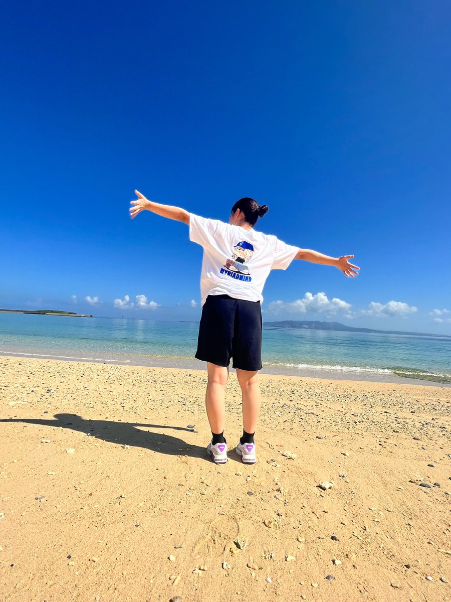 dance_moe_'s tweet photo. はいたーい🌺
沖縄の海で写真を撮ってもらいました🐬🫧
めっちゃ海な綺麗で心が癒されました(* ´  ` *)ᐝ
太陽が眩しすぎて全然目が開けられなかった👀

#沖縄 #海 #保育専門学生 https://t.co/NwuXKr2cSq