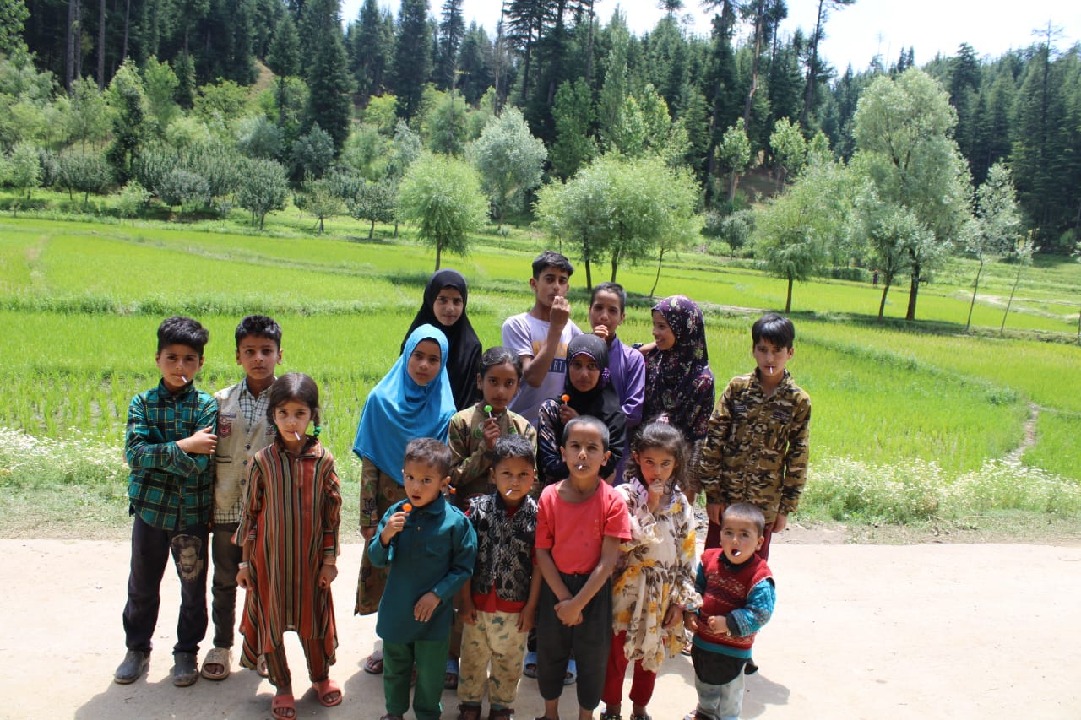 Heroofkashmir's tweet image. Kids are Earth&apos;s most priceless gems, radiating innocence, curiosity, and limitless potential. ✨📷 #PreciousChildren #Innocence 
#PotentialUnleashed 
#Kashmir