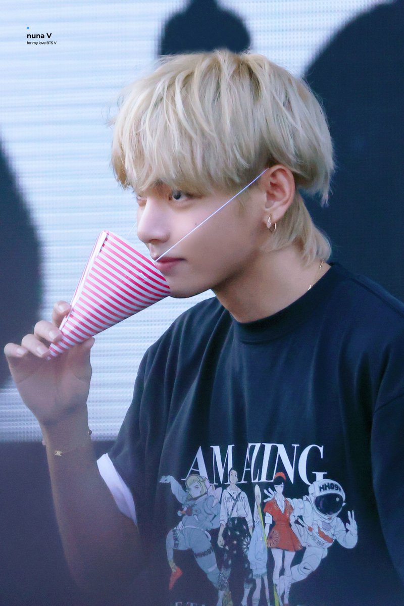 _nuna_V's tweet photo. 230909 태형이 💜💜💜
#이삐사진전 #태형 #KIMTAEHYUNG #BTSV https://t.co/4fGokkkUAH