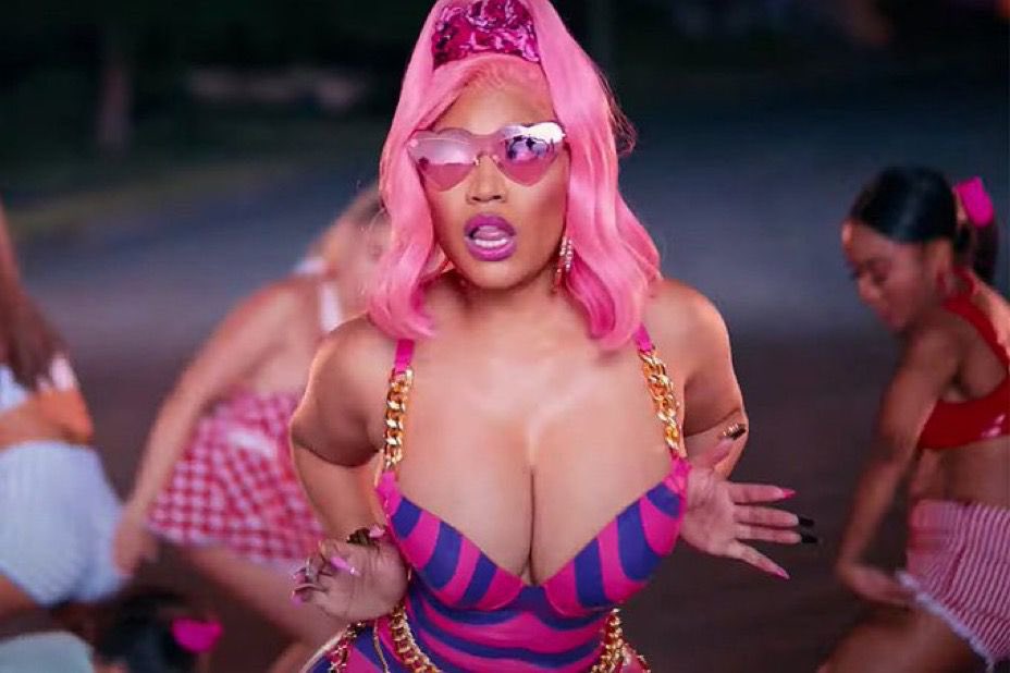 Nicki Minaj'ın 'Super Freaky Girl' şarkısı En İyi Hip-Hop dalında #VMAs ödülünü kazandı.
