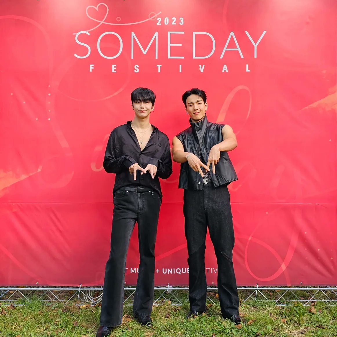 somedayfestival's tweet photo. [Someday Festival 2023 1st day]

🌹 SHOWNU X HYUNGWON X SOMEDAY 🌹  

#썸데이페스티벌 #셔누X형원 #SHOWNUXHYUNGWON #MONSTAX

Just Music, Unique Festival
Someday Festival 2023
2023.9.9(SAT) - 9.10(SUN)
난지한강공원 https://t.co/7heQuV38u3