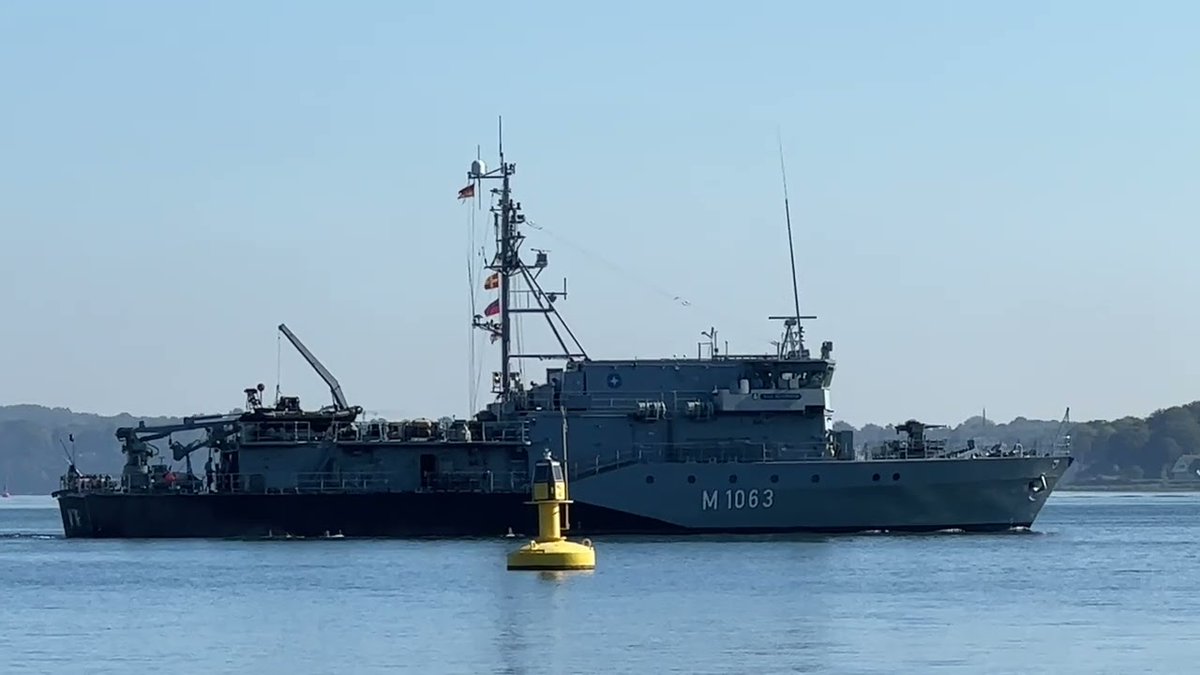 ShipspottingMag's tweet photo. Shipspotting around the world: M 1063 BAD BEVENSEN verlässt Marinestützpunkt Kiel 4.9.2023 #ShipVideo https://t.co/hNHDmwJHxl https://t.co/BYxCvqa1HB