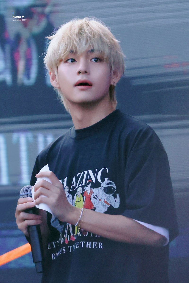 _nuna_V's tweet photo. 230909 태형이 진짜 너무너무 예쁨😭💜
#이삐사진전 #태형 #KIMTAEHYUNG #BTSV https://t.co/yt99N3WrIc