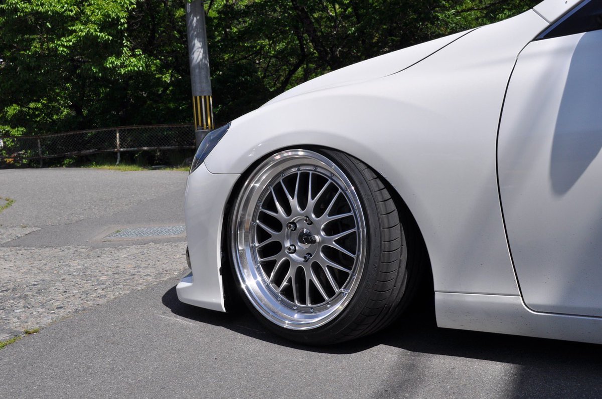 ホイール買い手募集中
19インチ 9.5J＋38通し
値段は10万で考えてます
詳しいことはDMまでお願いします！

拡散よろしくお願いします🙇‍♂️