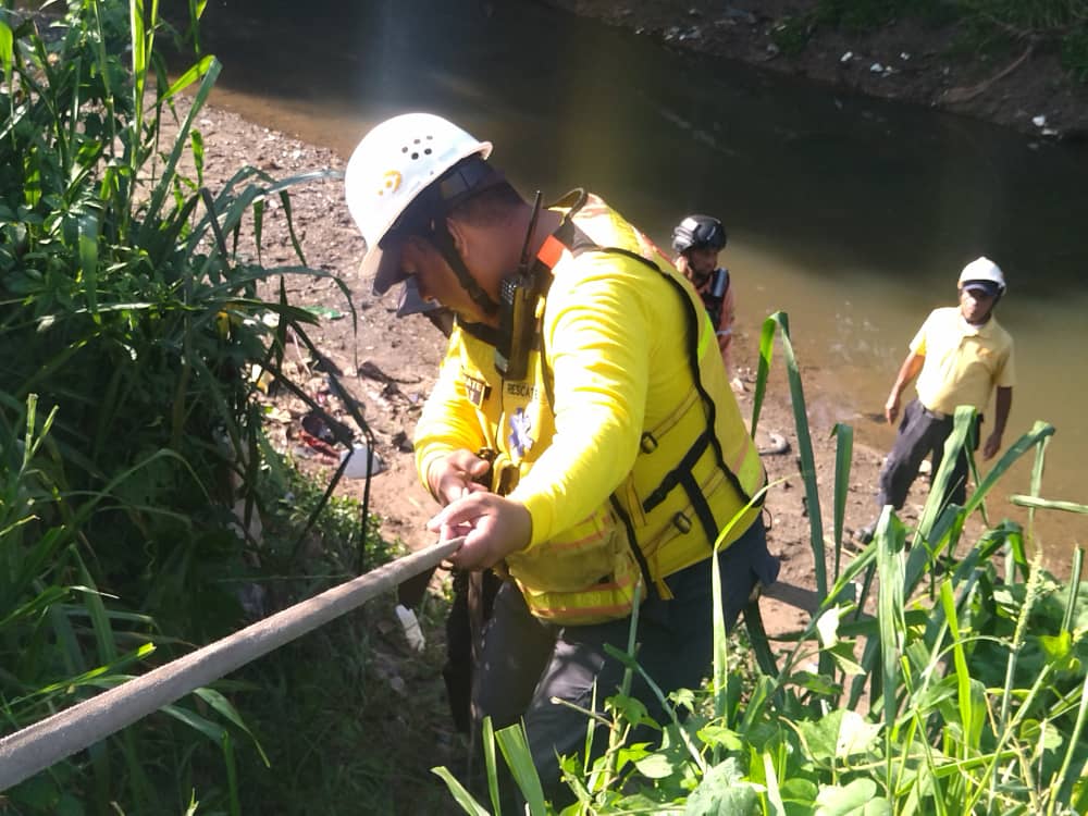 Sistema Integrado (@sistemacarabobo) on Twitter photo Sistema Nacional de Gesti贸n de R铆esgo
Se Reanuda B煤squeda de persona desaparecida en rio Atanacio Girardot sector Ezequiel Zamora conjuntamente con
<a href="/BomberoValencia/">Bomberos de Valencia</a> y Voluntarios
<a href="/DGNBEnLinea/">DGNB</a>
<a href="/PCivil_Ve/">Protecci贸n Civil</a>
#XiJinpingYMaduro Sistema Nacional de Gesti贸n de R铆esgo
Se Reanuda B煤squeda de persona desaparecida en rio Atanacio Girardot sector Ezequiel Zamora conjuntamente con
<a href="/BomberoValencia/">Bomberos de Valencia</a> y Voluntarios
<a href="/DGNBEnLinea/">DGNB</a>
<a href="/PCivil_Ve/">Protecci贸n Civil</a>
#XiJinpingYMaduro