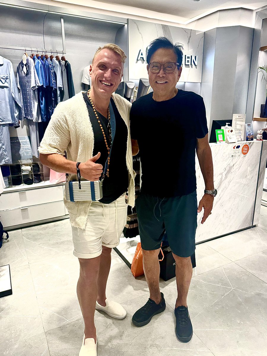 MMCrypto's tweet photo. Met the one &amp; only! 

👉 like, comment &amp; repost for a #Bitcoin interview with @theRealKiyosaki https://t.co/DQlA1vLGQP