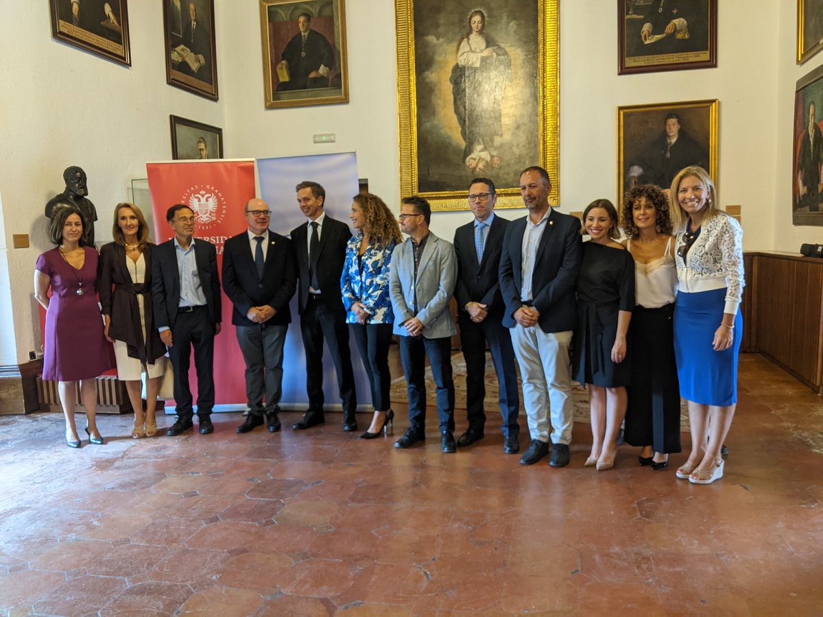 CanalUGR's tweet photo. ✍🏼 @PedroMercadoUGR, rector de la Universidad de Granada, y David Saliot, director general de Lactalis Puleva @lactalis_es, presentan la “Cátedra de Intraemprendimiento e Innovación Lactalis Puleva – Universidad de Granada”, que dirigirá el catedrático de la #UGR @JAlbertoAragon https://t.co/b7gfps7vqB