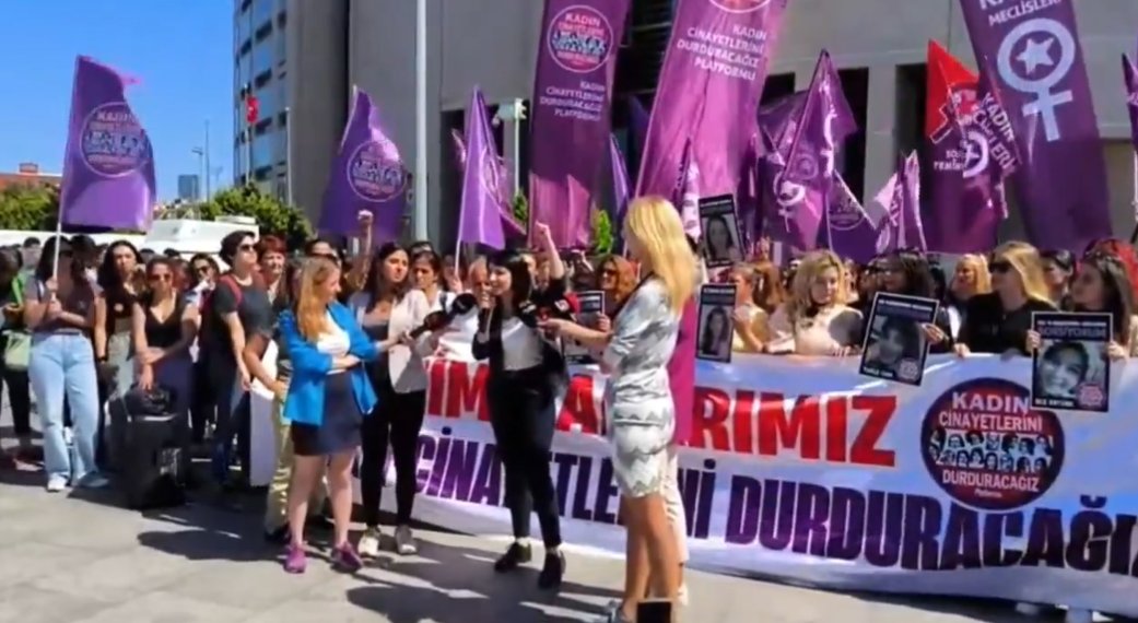 KCDP Genel Sekreteri Fidan Ataselim, duruşma öncesi LGBTİ+ Meclisi üyesi iki kişinin gözaltına alınmasıyla ilgili: “Haklarımızla karşınızda olmaya,  gökkuşağının bütün renklerini ülkenin dört bir yanında dalgalandırmaya devam edeceğiz. O nefretinizi, kendi kararınıza gömeceğiz.”