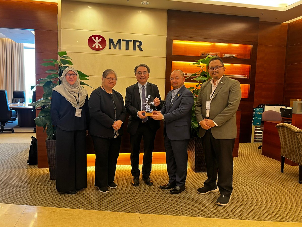 SarawakMetro's tweet image. Recently, Sarawak Metro had the pleasure of meeting our counterparts in Hong Kong together with senior officers from Sarawakian ministries and agencies.

We would like to thank MTR for the opportunity to connect and learn during this visit.

#TransitOrientedDevelopment #KUTS