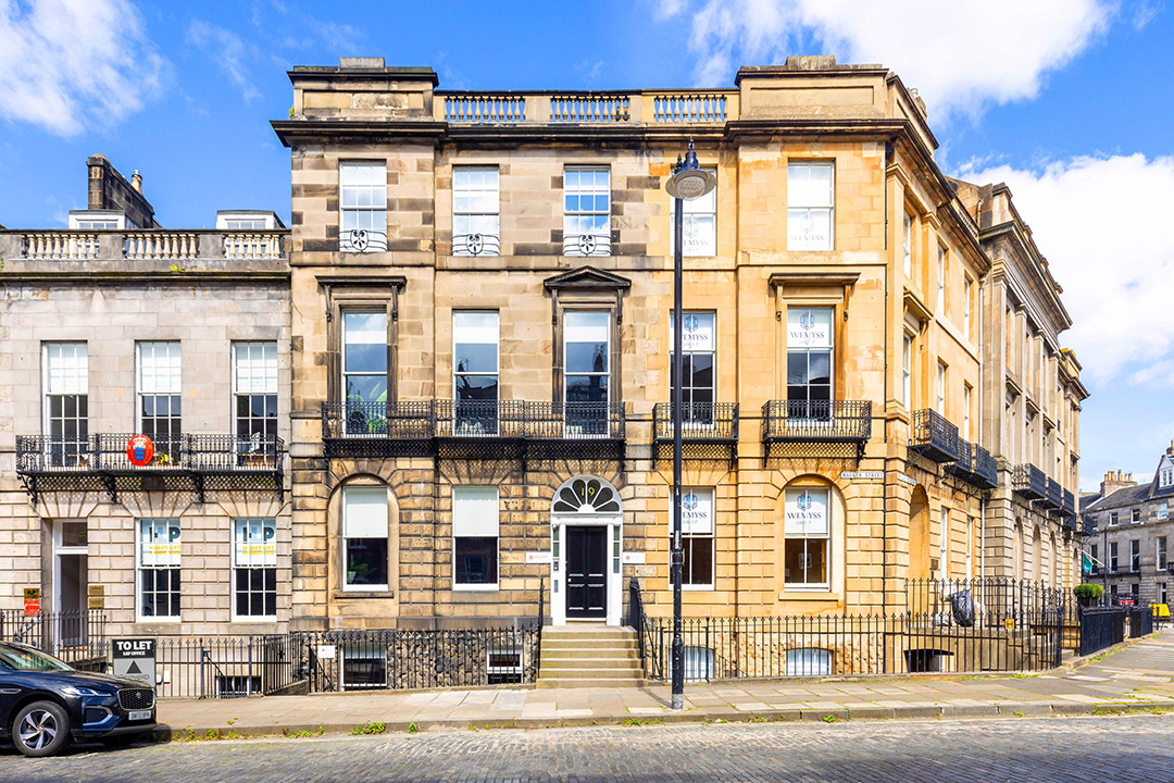 block9architect's tweet photo. We're thrilled to see the completion of a full renovation and refurbishment project of this A-Listed Georgian Townhouse.Great care has been taken to respect the intricate and historic nature and fabric detailing of the building, whilst bringing it up to speed to modern standards https://t.co/kPw2AHZJIq