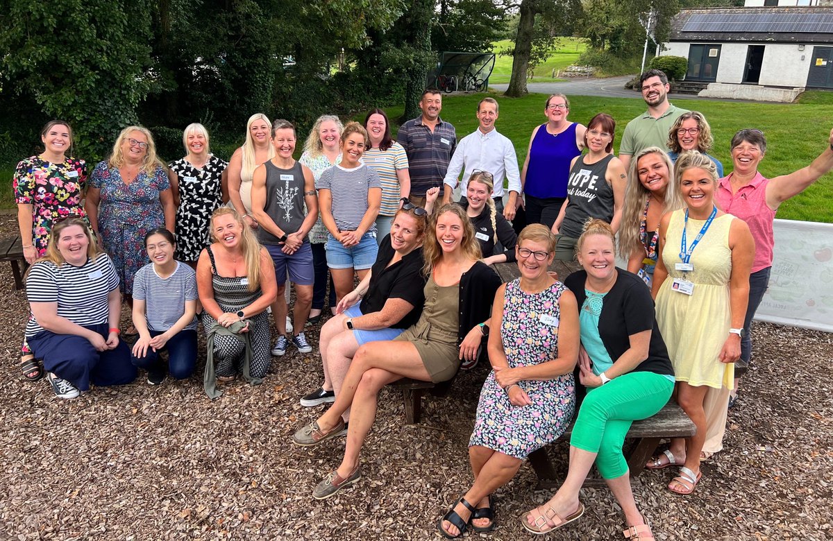 Another great photo of the @UHP_UEC team - so many smiling faces! 😀📸

#STATTcourse #highperformanceteams #empoweringpeople @UHP_NHS