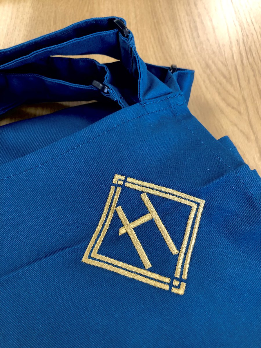 Check out these new branded aprons for Hammonds Wine Bar🍷 printed and supplied by us!🔥

Are you in need of new branded workwear? We provide a full service with a endless range of garments with vinyl, transfer and embroidery branding options✨

e: info@think-pad.co.uk