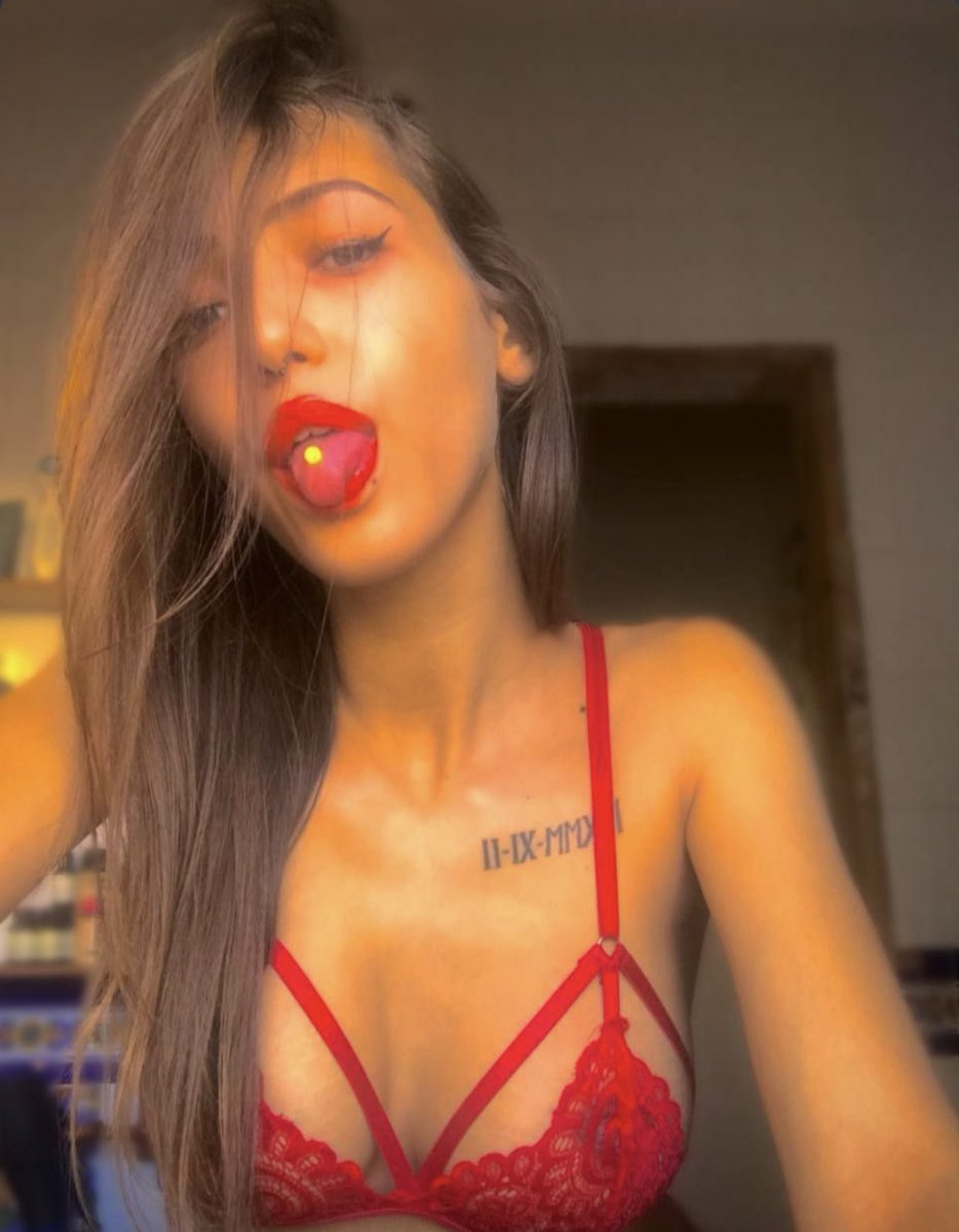 Goodbun54334646's tweet photo. @Leiss9x I love older men retweet me and I’ll write to you by message 💕🤭 https://t.co/1opOtaa9el