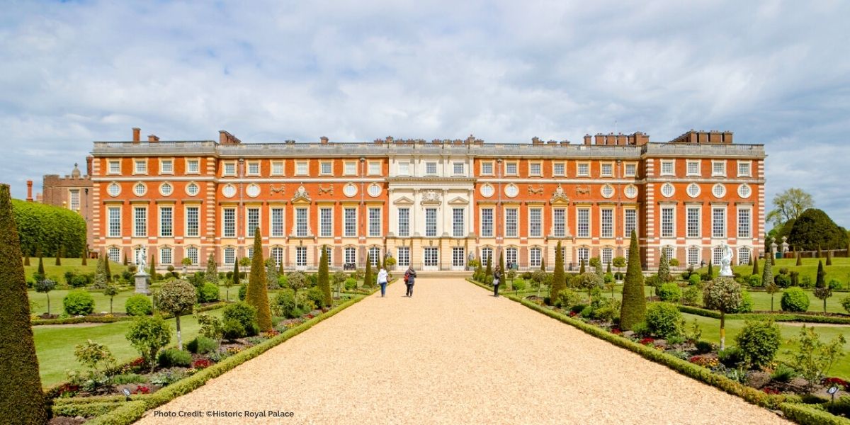 Exclusive to Great Little Breaks | Explore the home of Henry VIII and journey through 500 years of royal history with tickets for Hampton Court Palace. Your break also includes a 2 night stay at the Talbot Inn, located in Surrey.

Book now click here >>  greatlittlebreaks.com/deals/3280/vis…