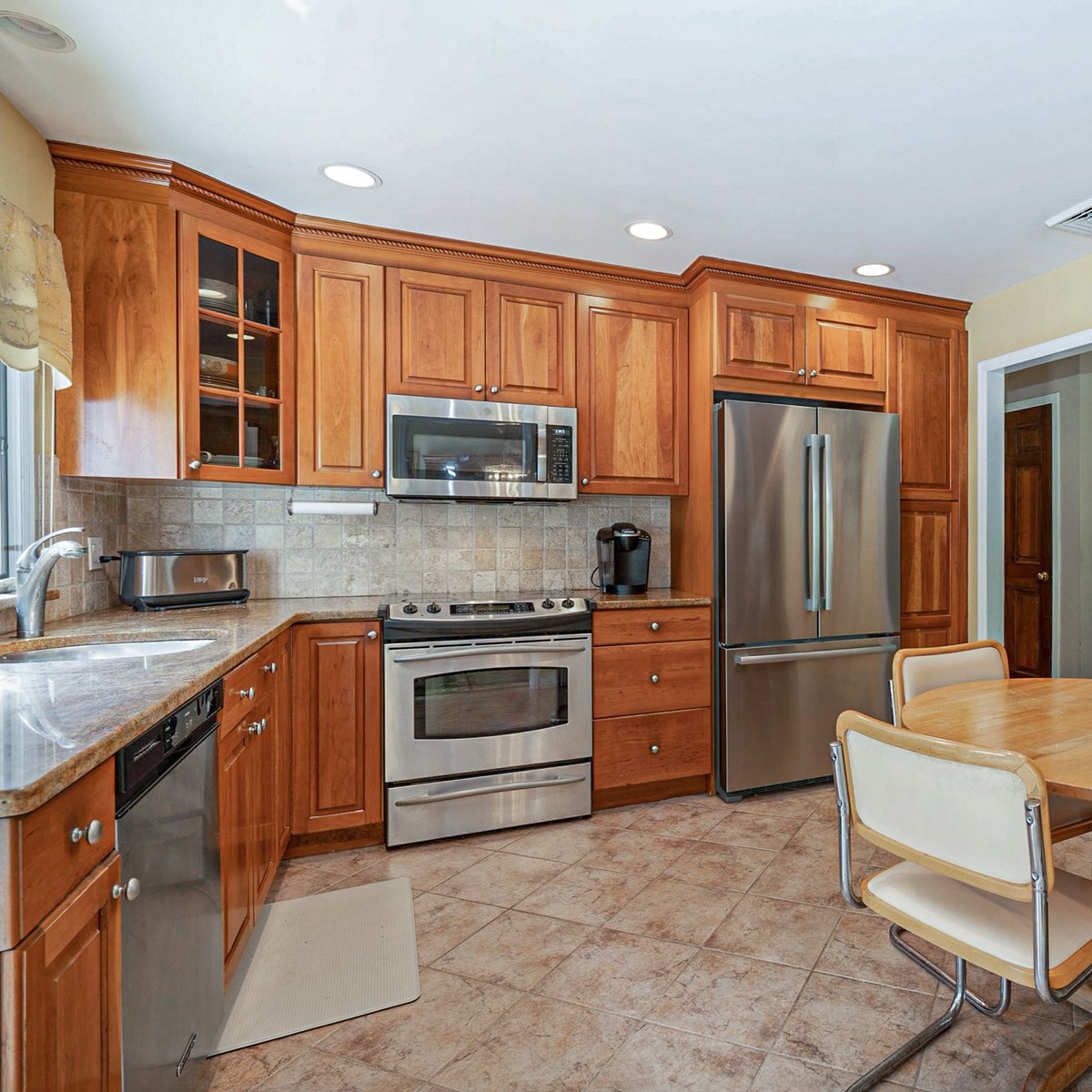 TrudiIglesias's tweet image. Multiple offers are still happening. Wonder what your home in NOW worth? It's probably more than you think. DM for a custom and private home valuation or check out the link in our bio for an instant estimate.
#theiglesiasteam #bedford #bedfordrealestate