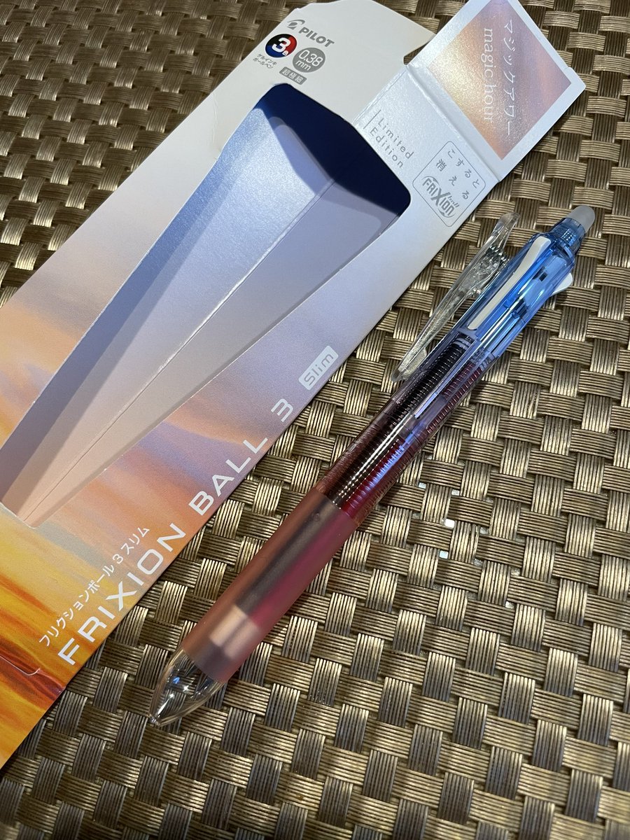 happygenta's tweet photo. フリクション買った🖊️
松松カラー💙🧡選んだよ😍
心機一転、気分あげてこ〜
#frixionball
#マジックアワー https://t.co/Gwp2gK5Dym