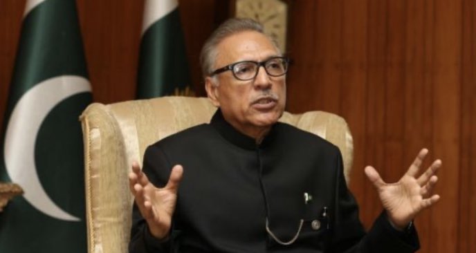 ARYSabirShakir's tweet photo. صدرپاکستان سپریم کمانڈر آف آرمڈ فورسز ⁦@ArifAlvi⁩ ⁦@PresOfPakistan⁩ نے چھ نومبر کو ملک میں عام انتخابات کروانے کی تاریخ دیدی https://t.co/AsUyGONR8c