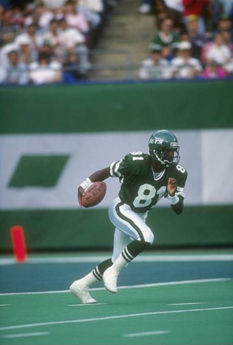 nyjetshistory's tweet photo. @nyjets improved to 4-5 in '90 w/ back to back wins over Texas teams. 1st ever win vs Dal, have gone 5-3 vs Dal since this win

Terance Mathis set then NFL record w/ 98 yd Punt Return TD

Dennis Byrd had 1.5 sacks

Erik McMillan &amp; Kyle Clifton had Ints

#TakeFlight  #Jetshistory https://t.co/hBIDOBIE2J